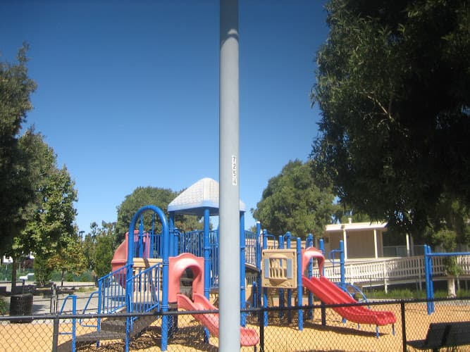 Basketball Court | Lakeshore Park