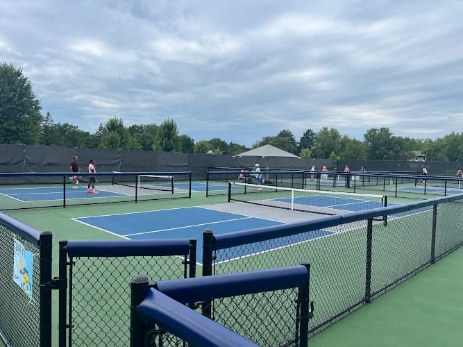 Lakeview Knolls Pickleball Courts