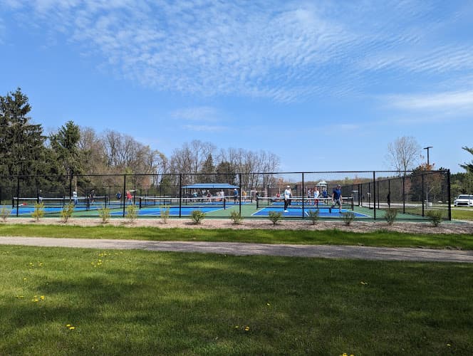 Richardson Center pickle ball courts