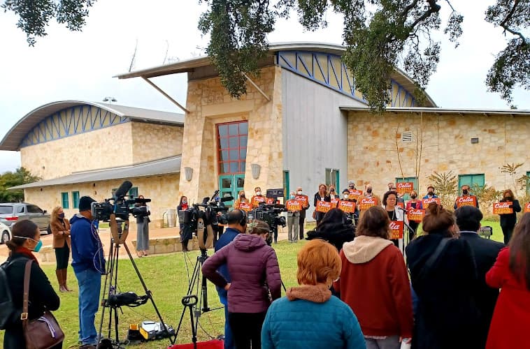 Parque Zaragoza Recreation Center